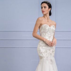 🥀Trumpet Wedding Dress, comes with a dress bag.